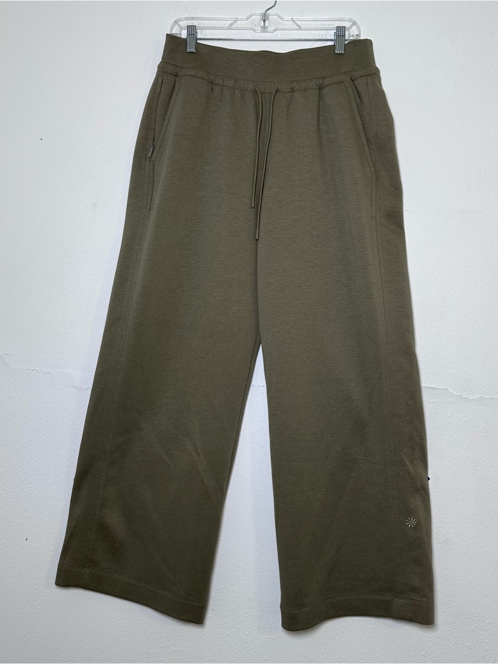 Athleta Allure High Rise Pant Women Size L Olive Branch
Athleisure Wide Leg - Picture 4 of 16